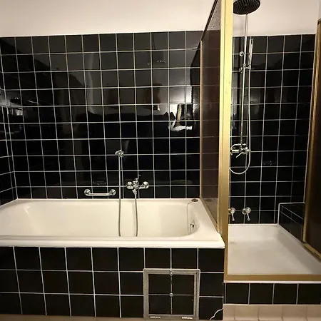 Lautertal Panorama-suite - Kingsize-bett & Badewanne & Dusche - Raucherbereich Vor Ueberdachten Terrasse - Rosengarten - Parkplaetze 15m Entfernt- Naturschutzgebiet Vor Haustuere - Sehr Ruhige Gegend - Self-checkin - 45qm2