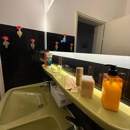 Lautertal Panorama-suite - Kingsize-bett & Badewanne & Dusche - Raucherbereich Vor Ueberdachten Terrasse - Rosengarten - Parkplaetze 15m Entfernt- Naturschutzgebiet Vor Haustuere - Sehr Ruhige Gegend - Self-checkin - 45qm2 Apartament