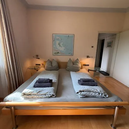 Daire Lautertal Panorama-suite - Kingsize-bett & Badewanne & Dusche - Raucherbereich Vor Ueberdachten Terrasse - Rosengarten - Parkplaetze 15m Entfernt- Naturschutzgebiet Vor Haustuere - Sehr Ruhige Gegend - Self-checkin - 45qm2