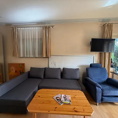 Daire Lautertal Panorama-suite - Kingsize-bett & Badewanne & Dusche - Raucherbereich Vor Ueberdachten Terrasse - Rosengarten - Parkplaetze 15m Entfernt- Naturschutzgebiet Vor Haustuere - Sehr Ruhige Gegend - Self-checkin - 45qm2 Blaustein