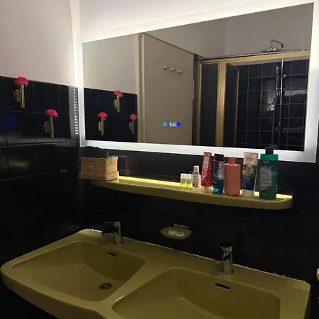 Daire Lautertal Panorama-suite - Kingsize-bett & Badewanne & Dusche - Raucherbereich Vor Ueberdachten Terrasse - Rosengarten - Parkplaetze 15m Entfernt- Naturschutzgebiet Vor Haustuere - Sehr Ruhige Gegend - Self-checkin - 45qm2 Blaustein